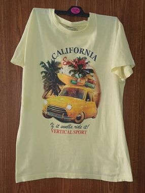 Vertical Sport Men's California Surf Graphic Tee in Light Yellow